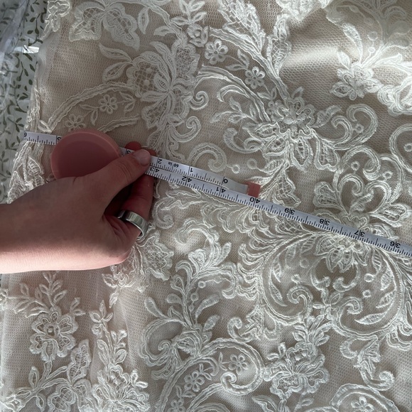 Maggie Sottero Ivory Lace Bridal Gown 14 - Picture 11 of 11